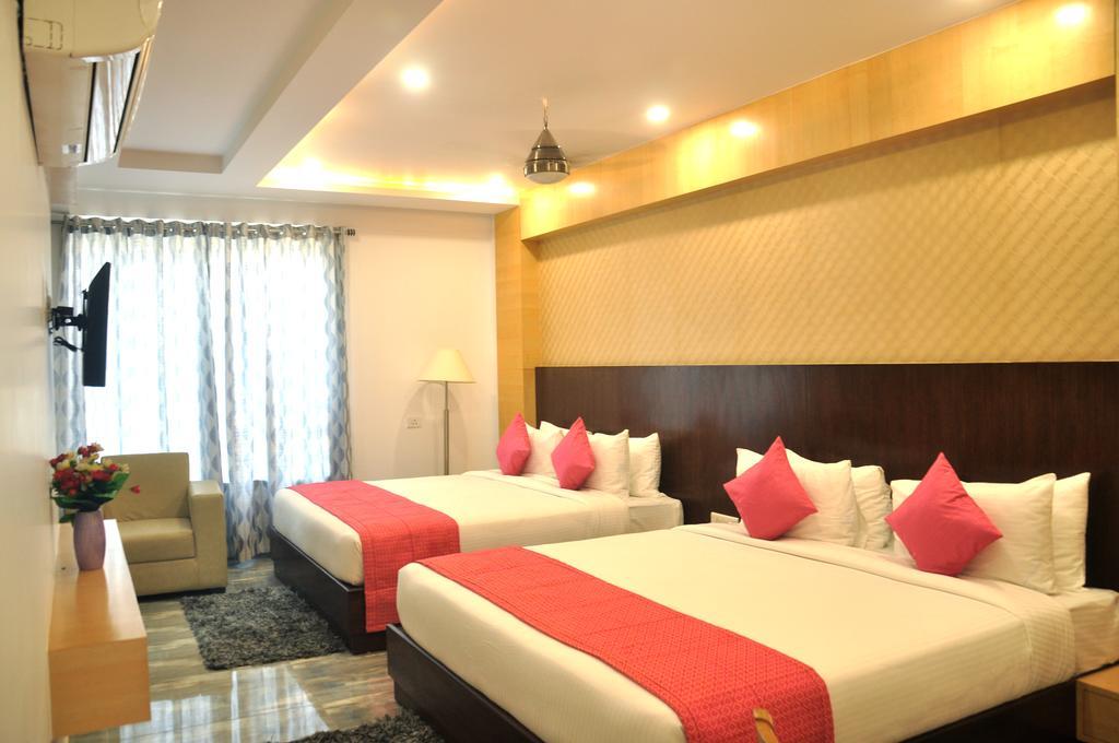 Hotel Sgt Plaza Varanasi Exterior foto