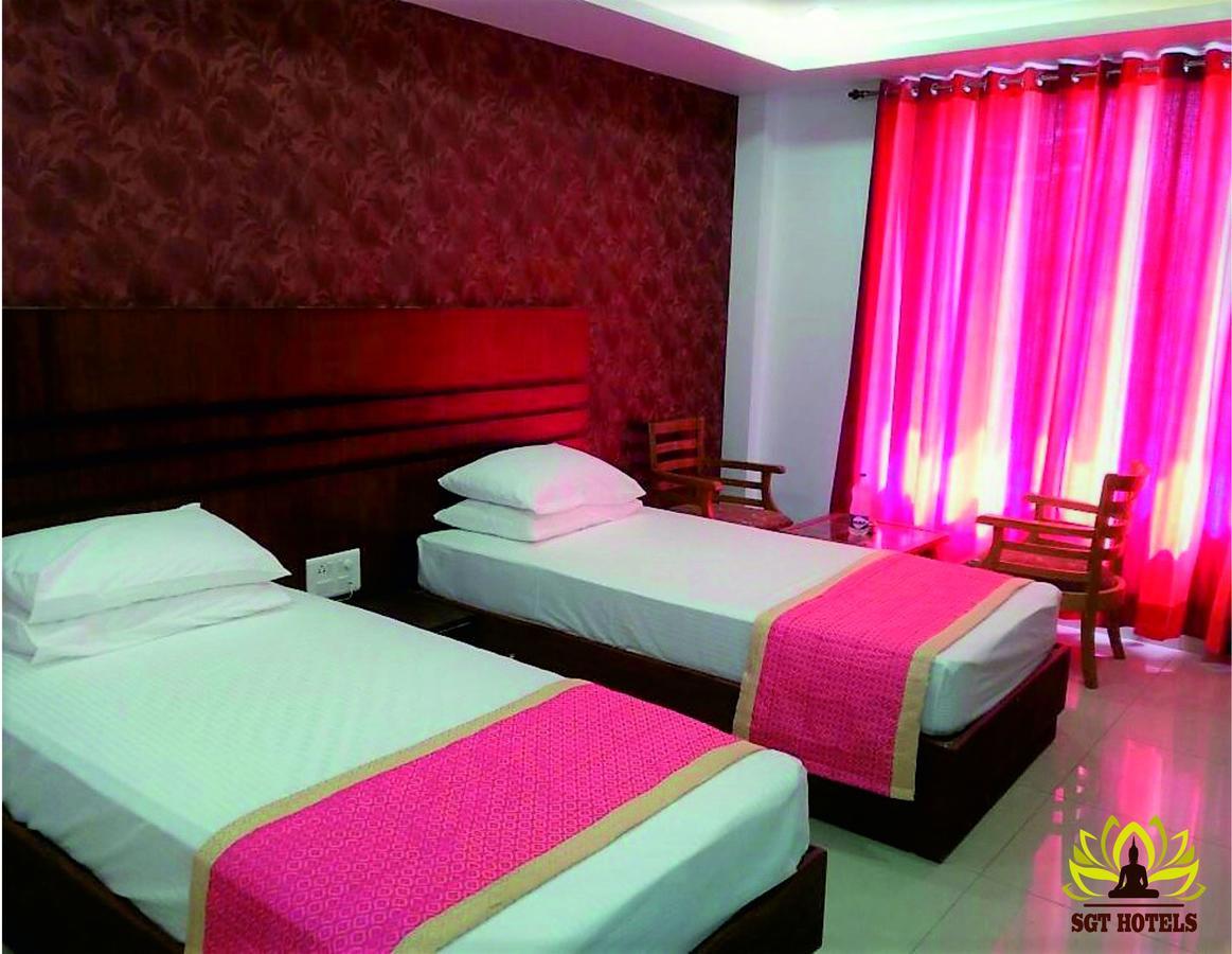 Hotel Sgt Plaza Varanasi Exterior foto